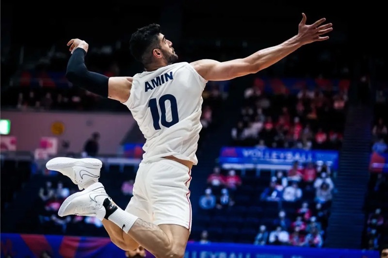 当替补吗, 又经历了一, 签下了伊朗